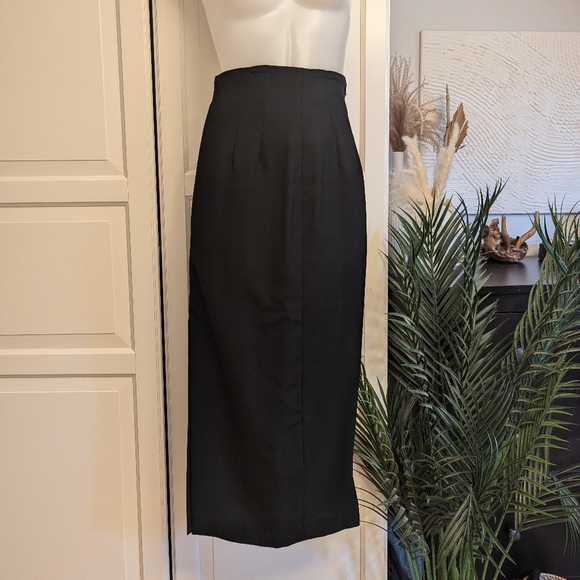 European Black Pencil Skirt - Picture 5 of 10